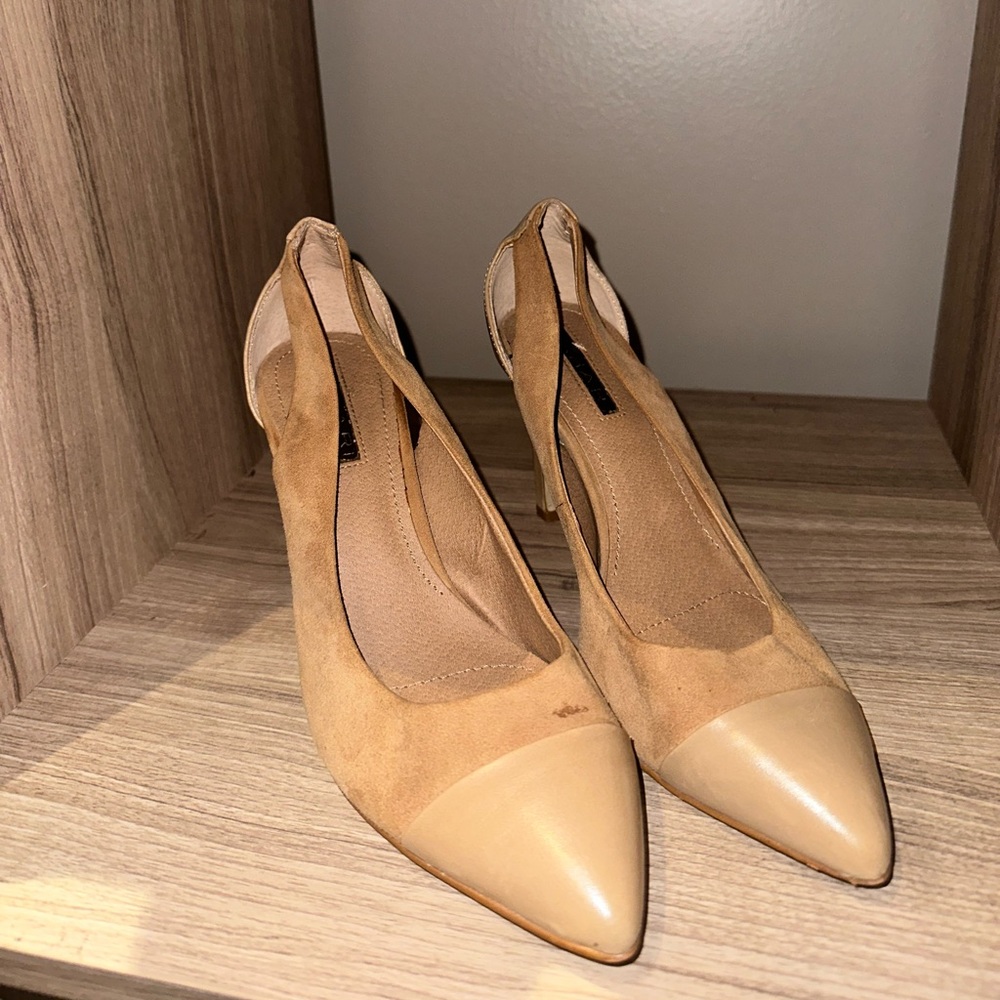 💕4 for $12 Sale!💕 Tahari Stella Heels